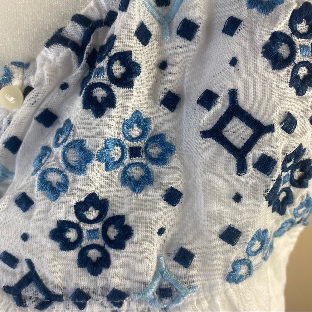 Abercrombie & Fitch White with Blue Embroidery Sz Small - Picture 4 of 7